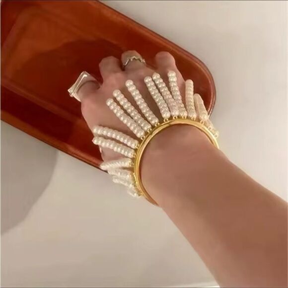 Luxurious Golden Pearl Fringe Bracelet - Picture 1 of 8